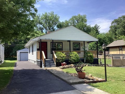 Photo of 321 W Kanawha Avenue, Columbus, OH 43214 (MLS # 226025363)