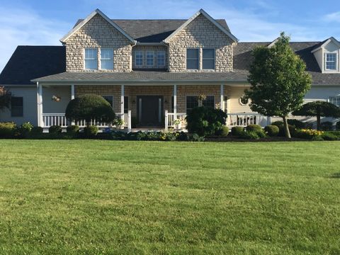 Photo of 112 Grand Pointe Drive, Hebron, OH 43025 (MLS # 226006466)