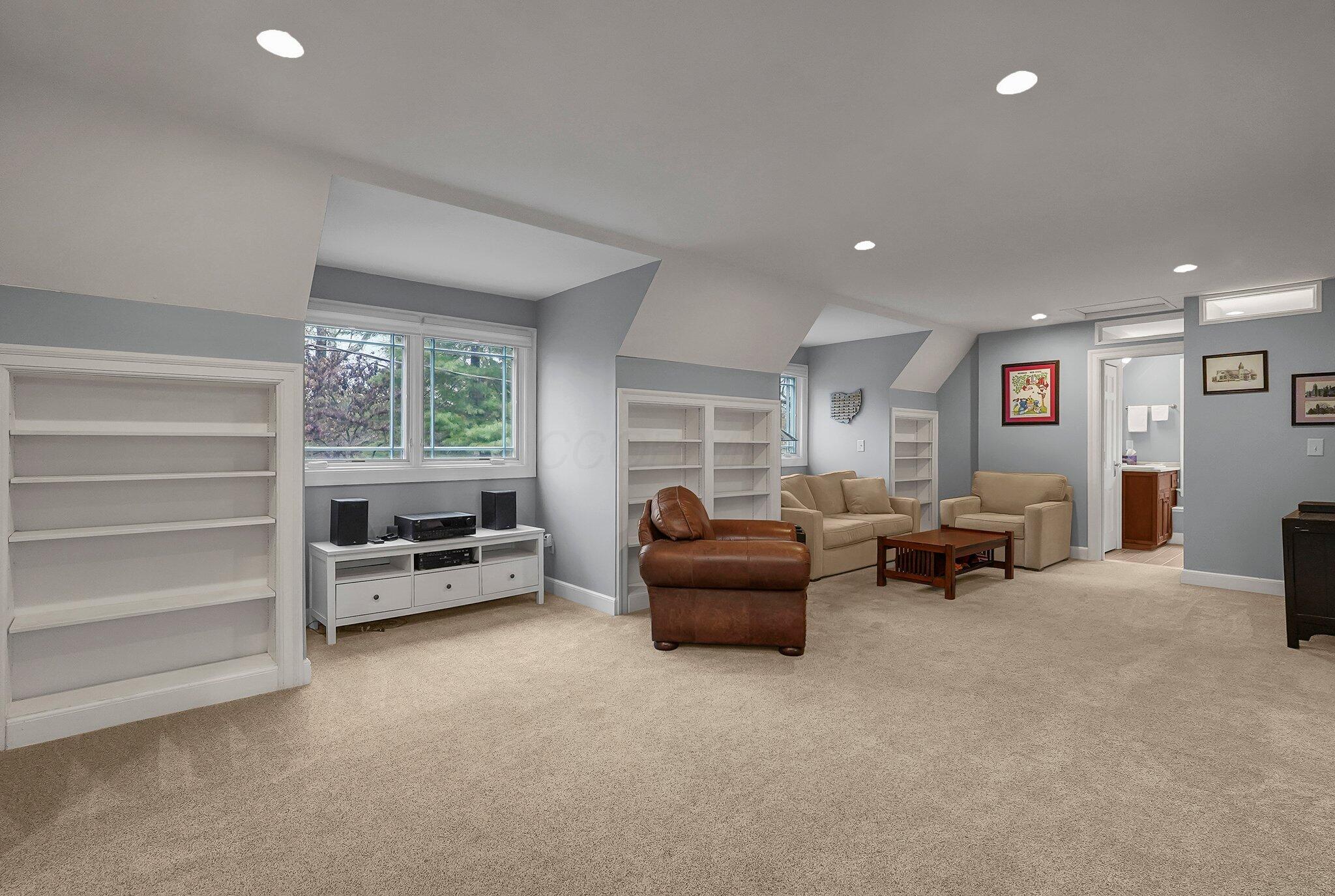 Columbus, Ohio, 43202, United States, 4 Bedrooms Bedrooms, ,4 BathroomsBathrooms,Residential,Active,1748765