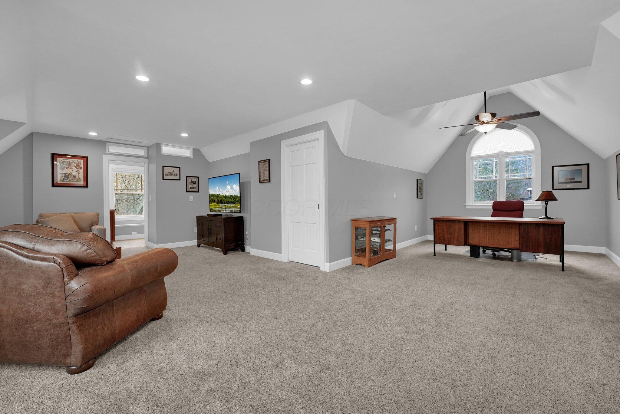 Columbus, Ohio, 43202, United States, 4 Bedrooms Bedrooms, ,4 BathroomsBathrooms,Residential,Active,1748765