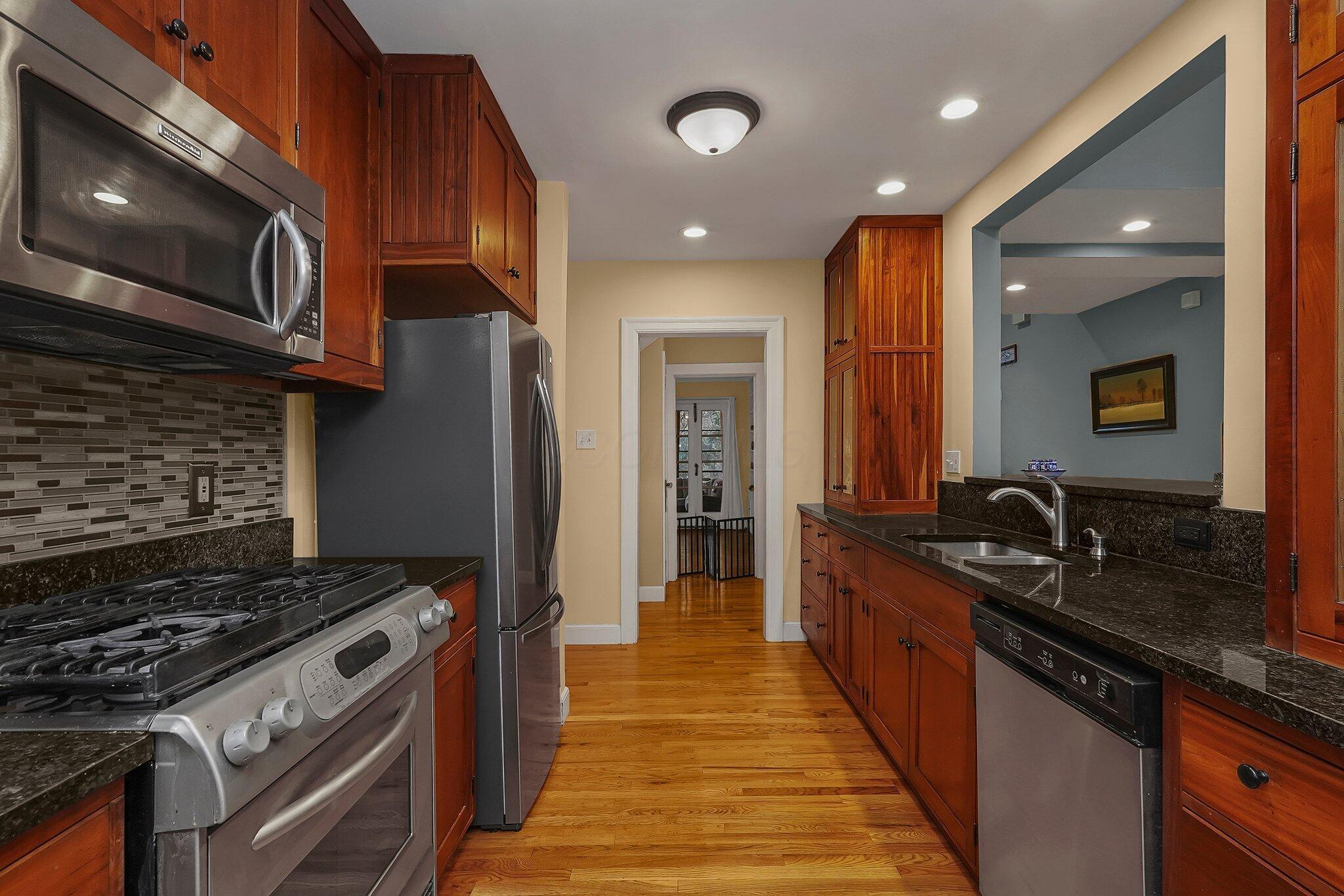 Columbus, Ohio, 43202, United States, 4 Bedrooms Bedrooms, ,4 BathroomsBathrooms,Residential,Active,1748765