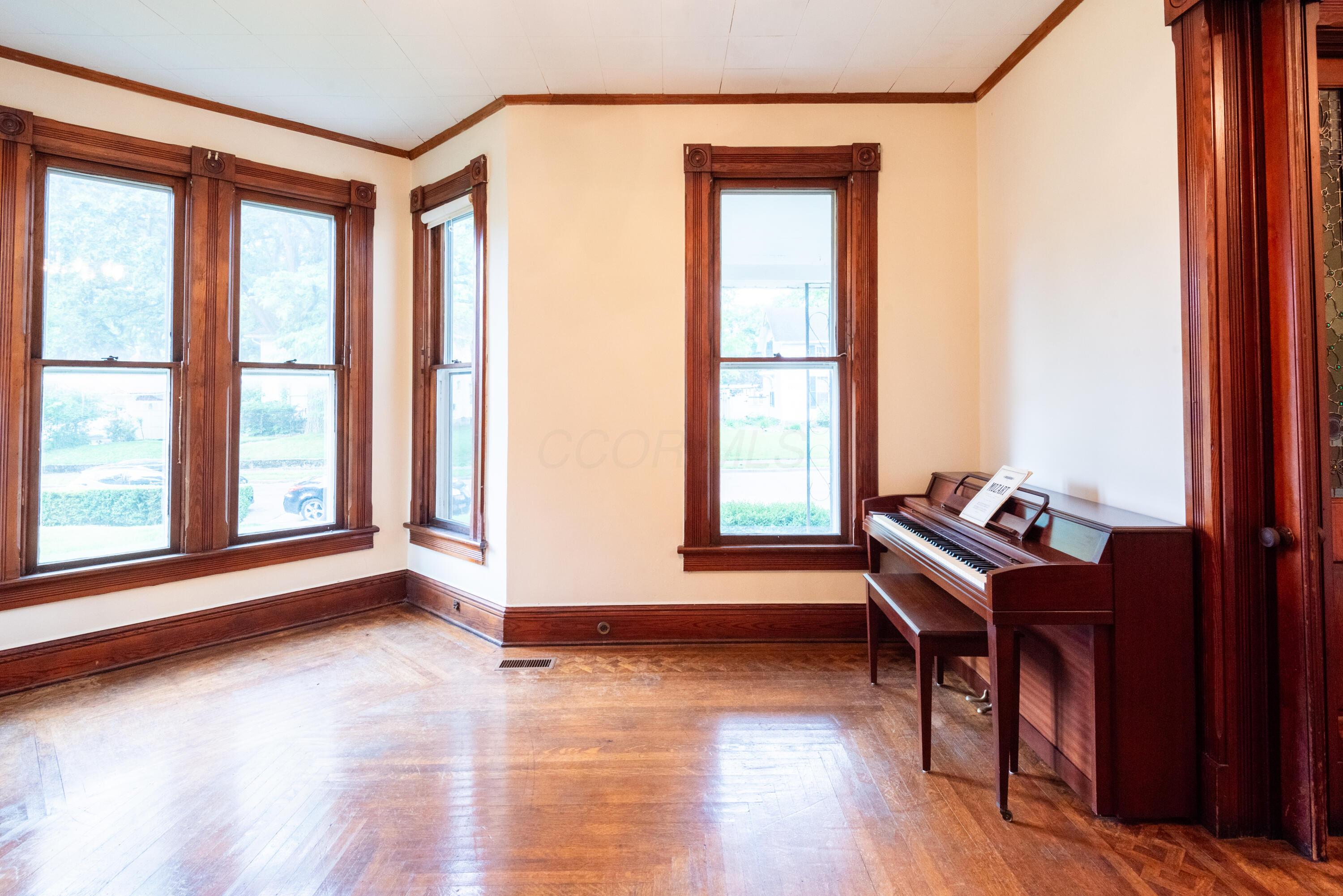 322 W Reynolds Street, Urbana, Ohio image 5