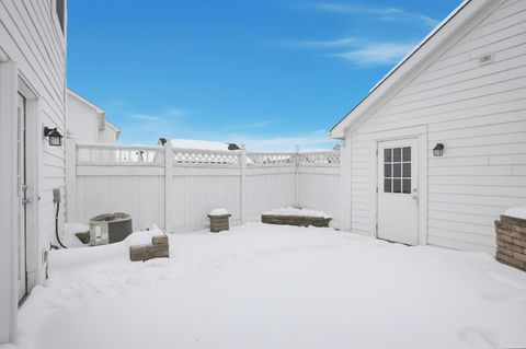 Tiny photo for 6336 Lakeview Drive E 19 #19, Grove City, OH 43123 (MLS # 226003090)