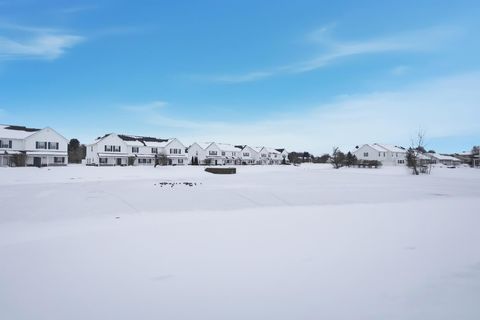 Tiny photo for 6336 Lakeview Drive E 19 #19, Grove City, OH 43123 (MLS # 226003090)