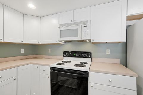 Tiny photo for 6336 Lakeview Drive E 19 #19, Grove City, OH 43123 (MLS # 226003090)