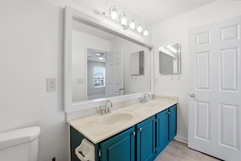 Tiny photo for 6336 Lakeview Drive E 19 #19, Grove City, OH 43123 (MLS # 226003090)