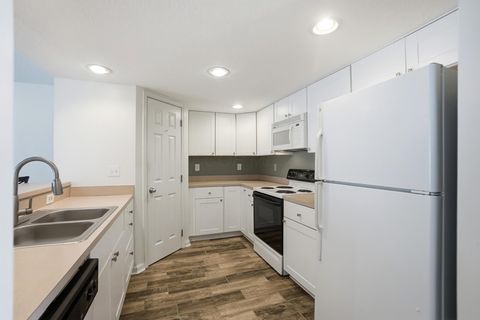 Tiny photo for 6336 Lakeview Drive E 19 #19, Grove City, OH 43123 (MLS # 226003090)