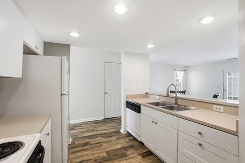 Tiny photo for 6336 Lakeview Drive E 19 #19, Grove City, OH 43123 (MLS # 226003090)