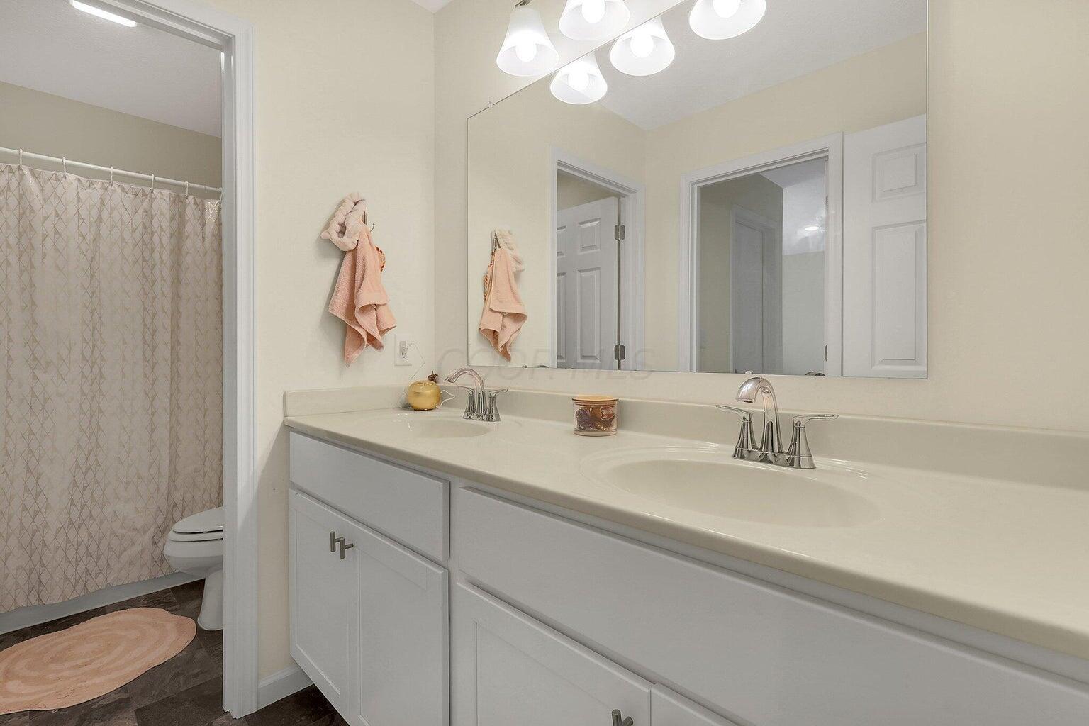 20 Thoreau Drive, Ashville, Ohio image 32