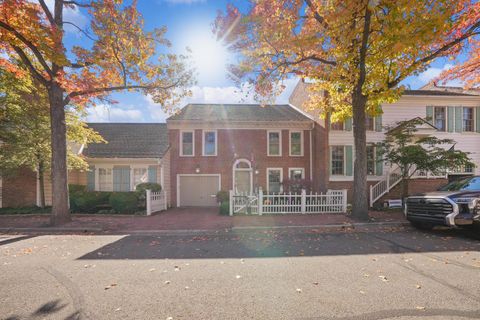 Tiny photo for 2231 Atlee Court 12 #12, Columbus, OH 43220 (MLS # 225041338)