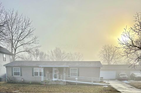 Photo of 110 Inah Avenue, Columbus, OH 43228 (MLS # 226004438)