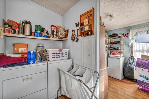 Tiny photo for 110 Inah Avenue, Columbus, OH 43228 (MLS # 226004438)