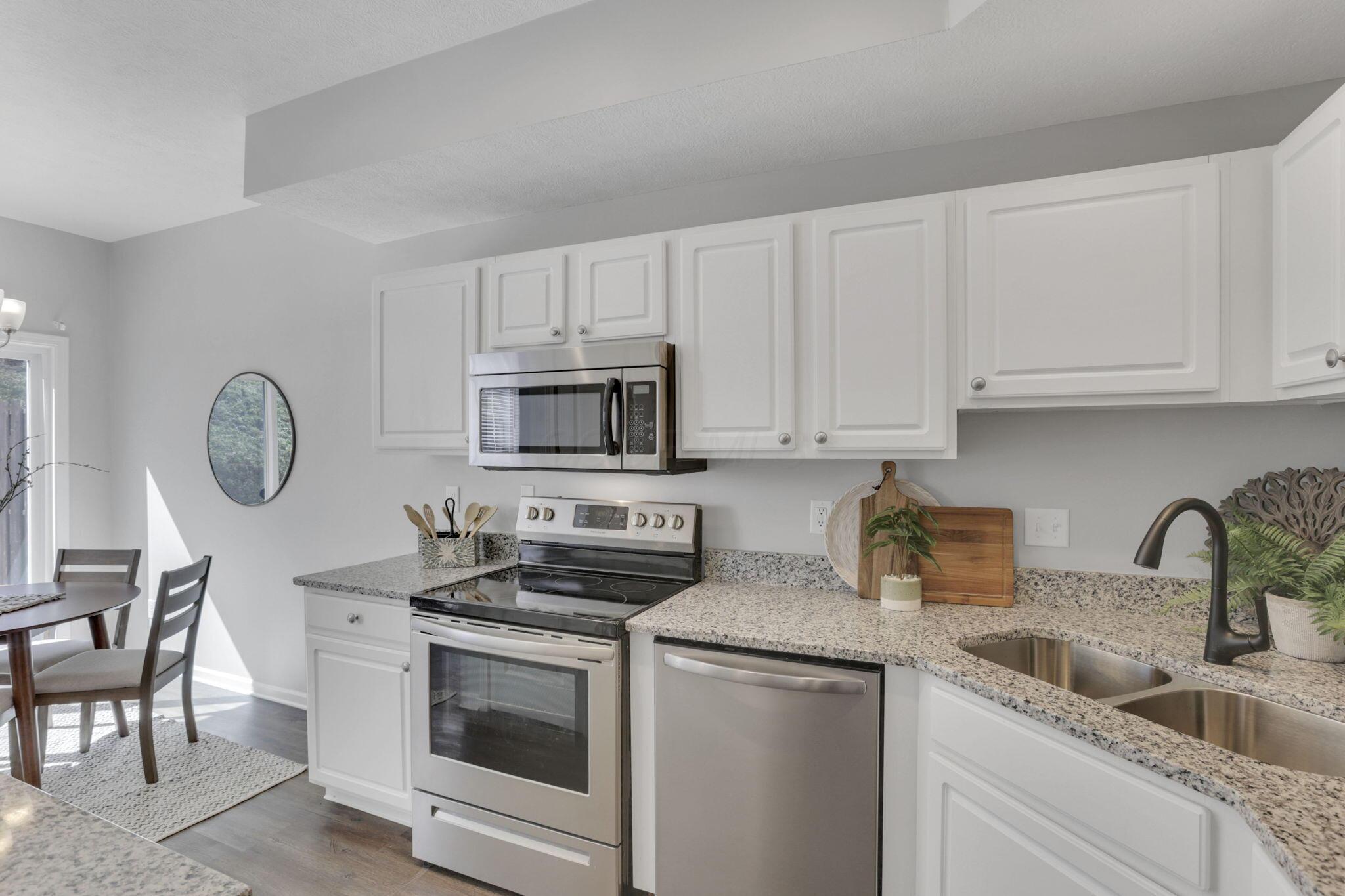 5813 Albany Grove, Westerville, Ohio image 14