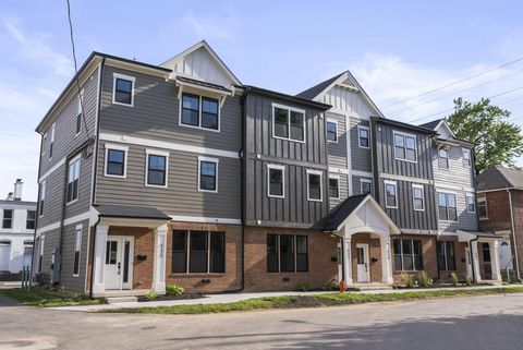 Photo of 535 W Chapel Street, Columbus, OH 43215 (MLS # 226017054)