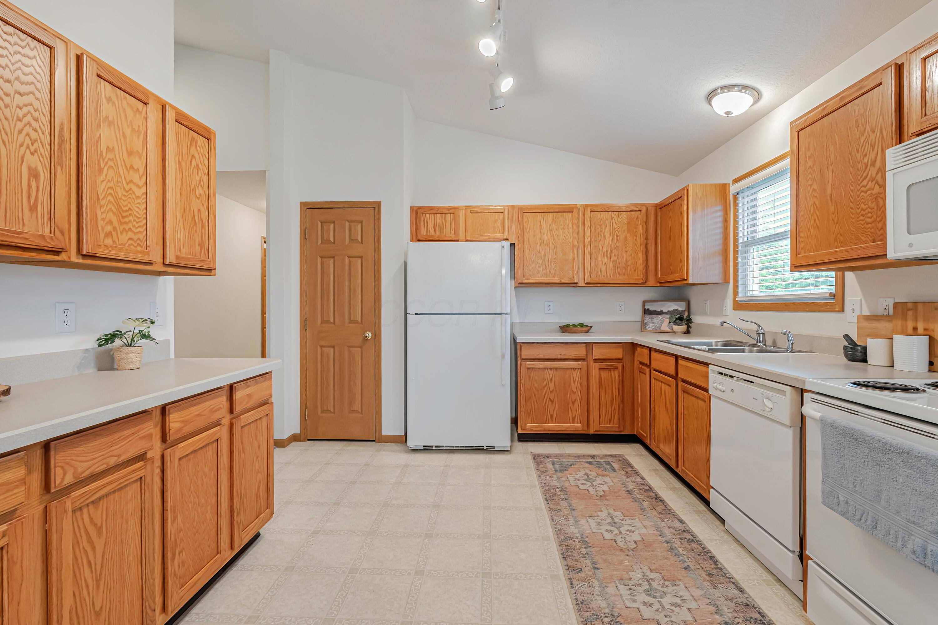 5933 Katara Drive, Galloway, Ohio image 11