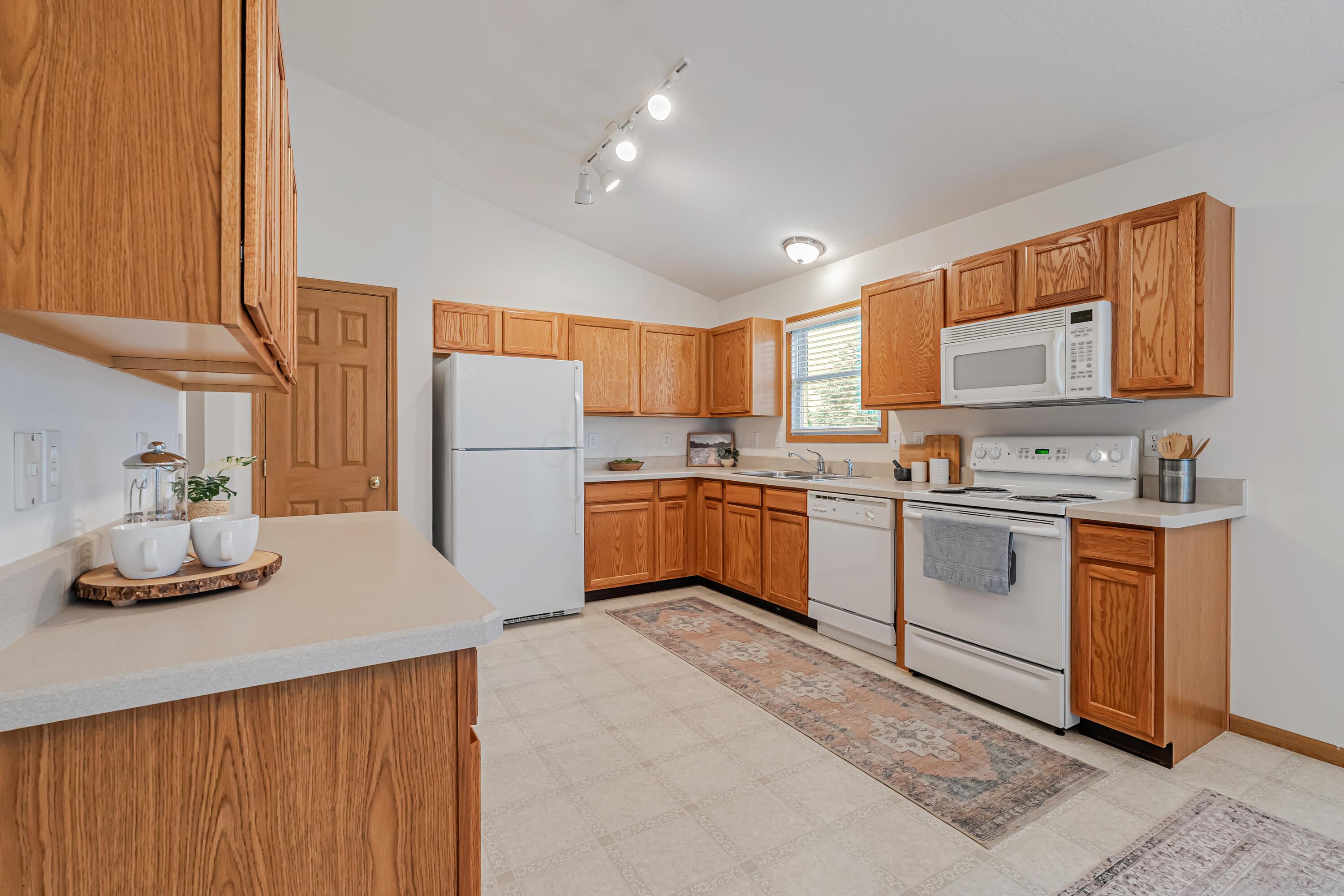 5933 Katara Drive, Galloway, Ohio image 12
