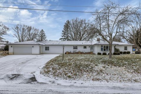 Photo of 122 Wilshire Drive, Hebron, OH 43025 (MLS # 226001814)