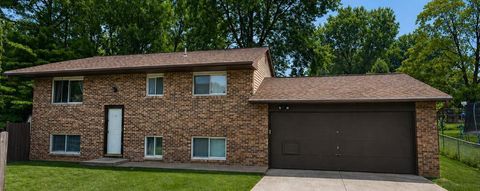 Photo of 4622 Gallery Street, Columbus, OH 43230 (MLS # 226014401)