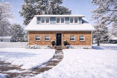 Photo of 1873 Rosemont Avenue, Columbus, OH 43223 (MLS # 226003958)