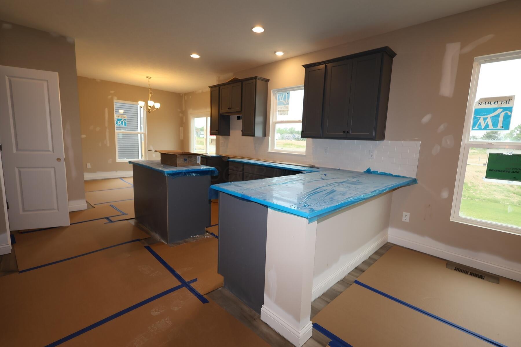 1096 Quarry Oak Drive, Grove City, Ohio image 6