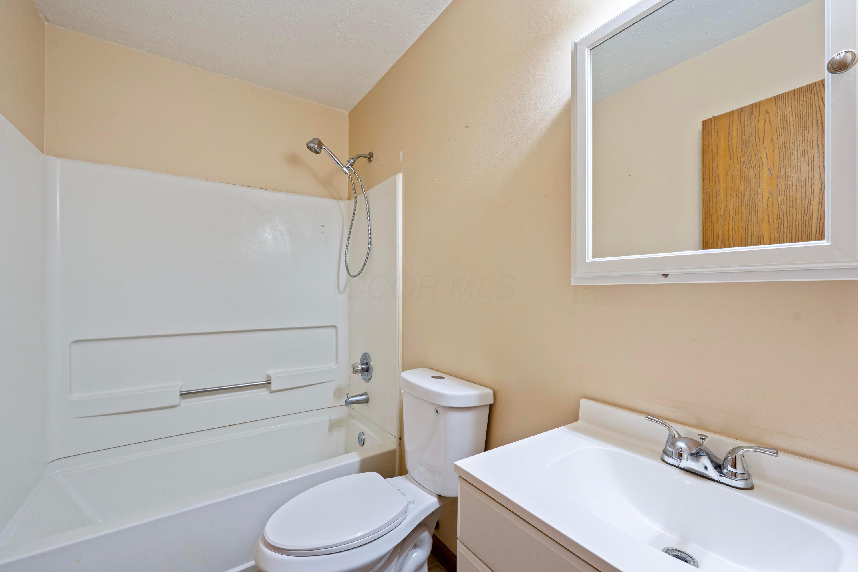 3012 Hollybank Road, Reynoldsburg, Ohio image 20