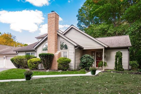 Photo of 423 Hidden Ravines Drive, Powell, OH 43065 (MLS # 225035252)