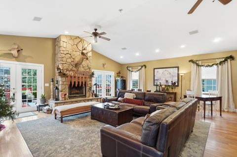 Tiny photo for 3267 Columbus Street, Grove City, OH 43123 (MLS # 225044705)