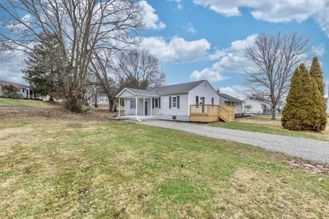 Photo of 313 Busby Avenue, Lancaster, OH 43130 (MLS # 226000612)