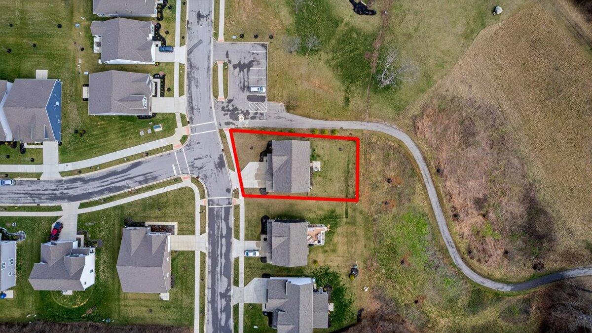 1423 Hemetite Drive, Grove City, Ohio image 47