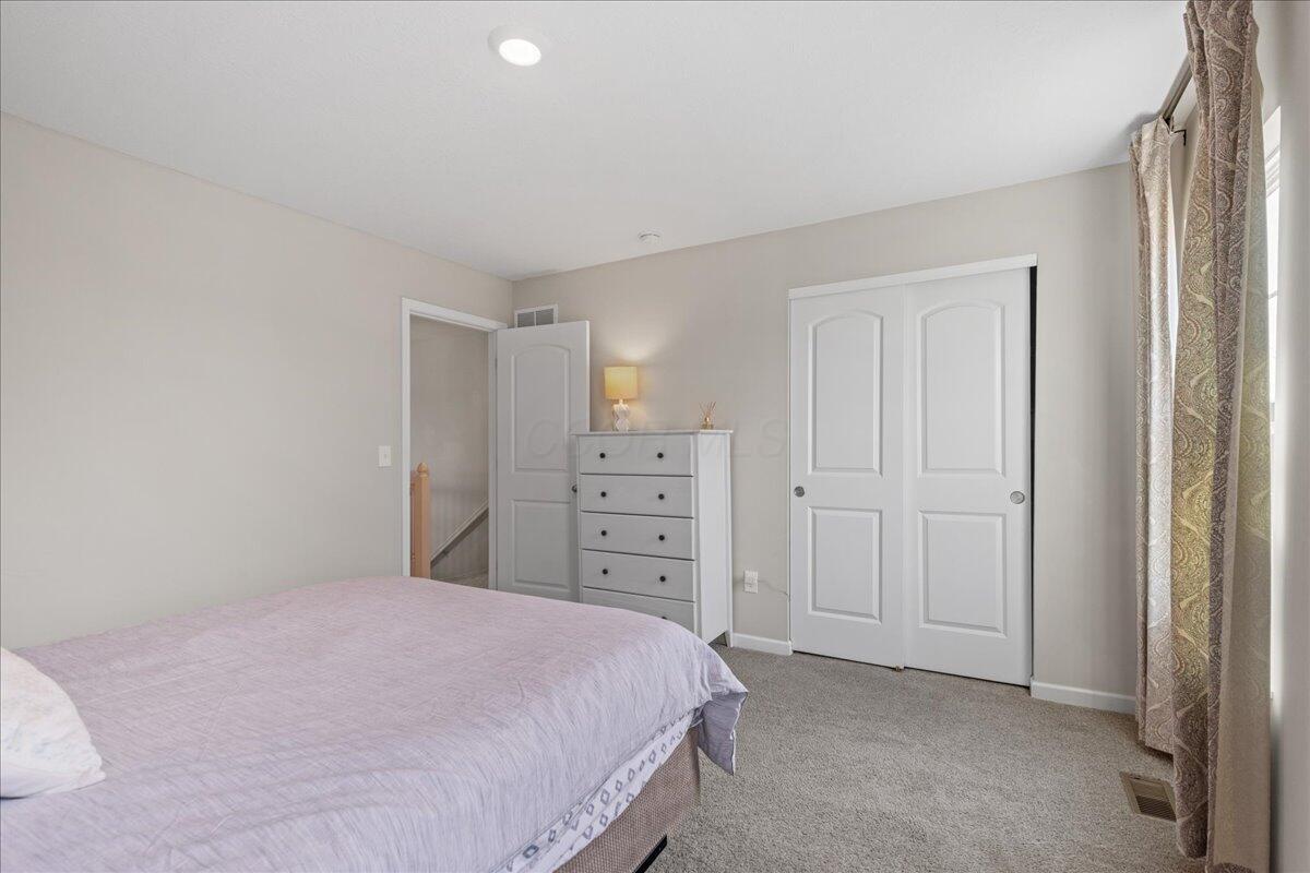 1423 Hemetite Drive, Grove City, Ohio image 24