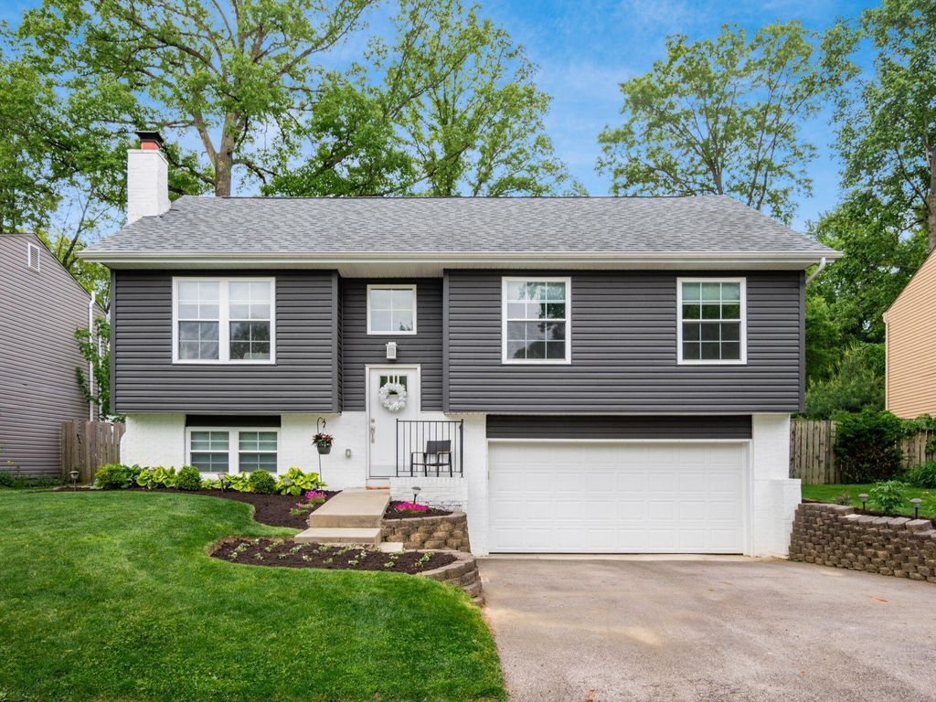Photo of 2357 Hartsdale Drive, Powell, OH 43065 (MLS # 226017668)