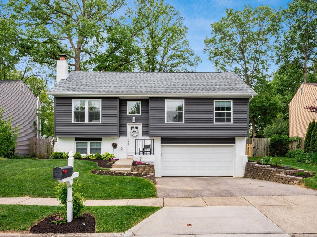 Photo of 2357 Hartsdale Drive, Powell, OH 43065 (MLS # 226017668)