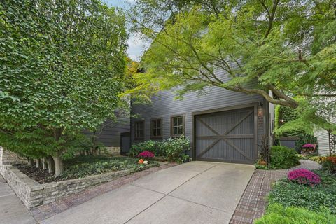 Photo of 877 S Lazelle Street, Columbus, OH 43206 (MLS # 225037920)