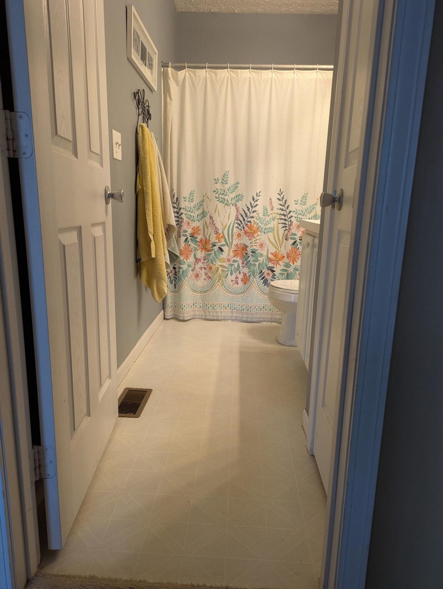 2526 Delowe Street, Grove City, Ohio image 12