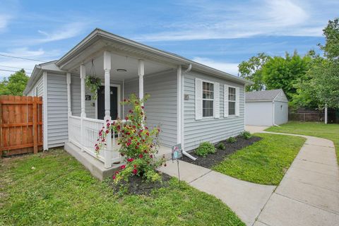Photo of 954 Clarendon Avenue, Columbus, OH 43223 (MLS # 226017533)
