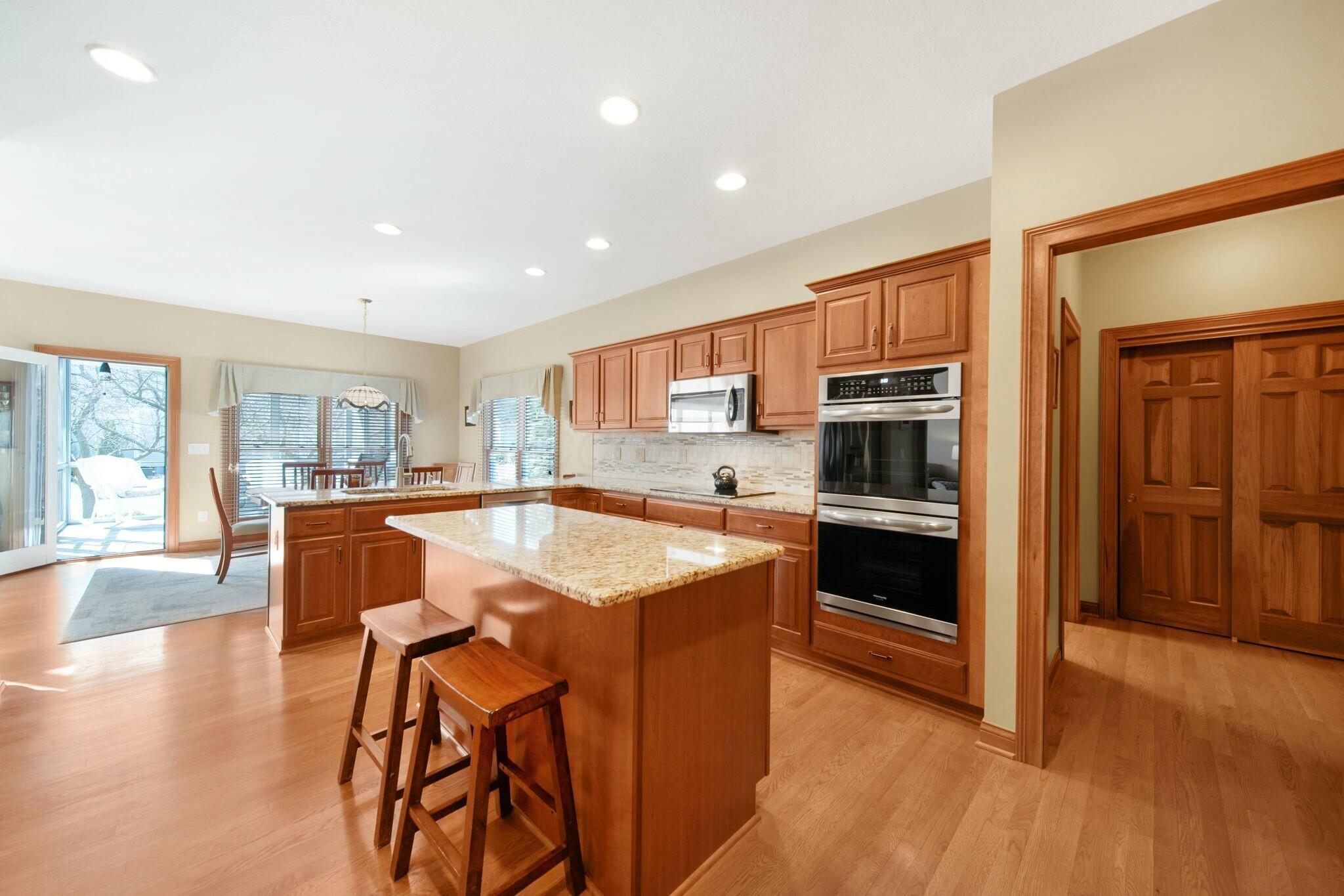 5805 Heritage Lakes Drive, Hilliard, Ohio image 21