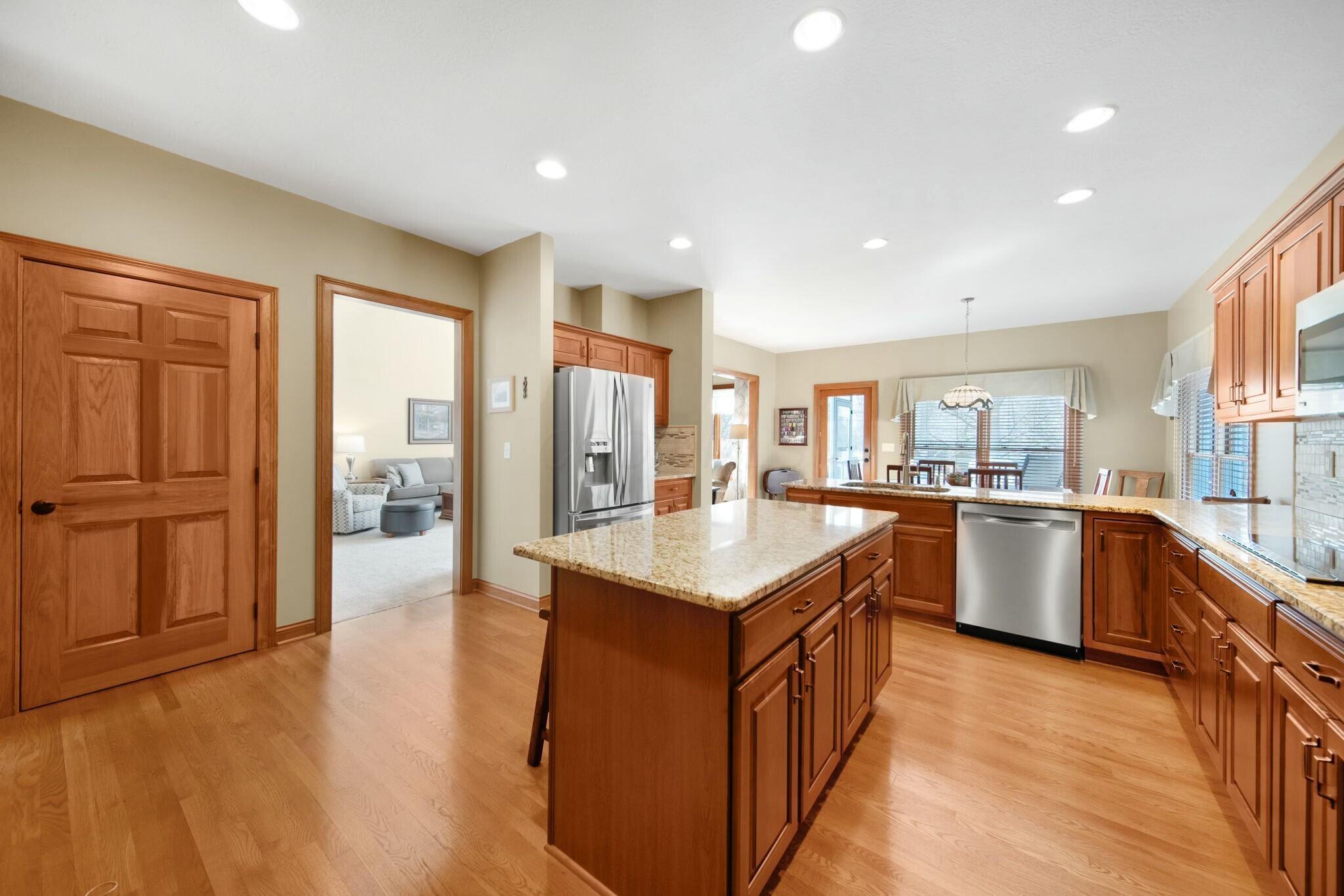 5805 Heritage Lakes Drive, Hilliard, Ohio image 22
