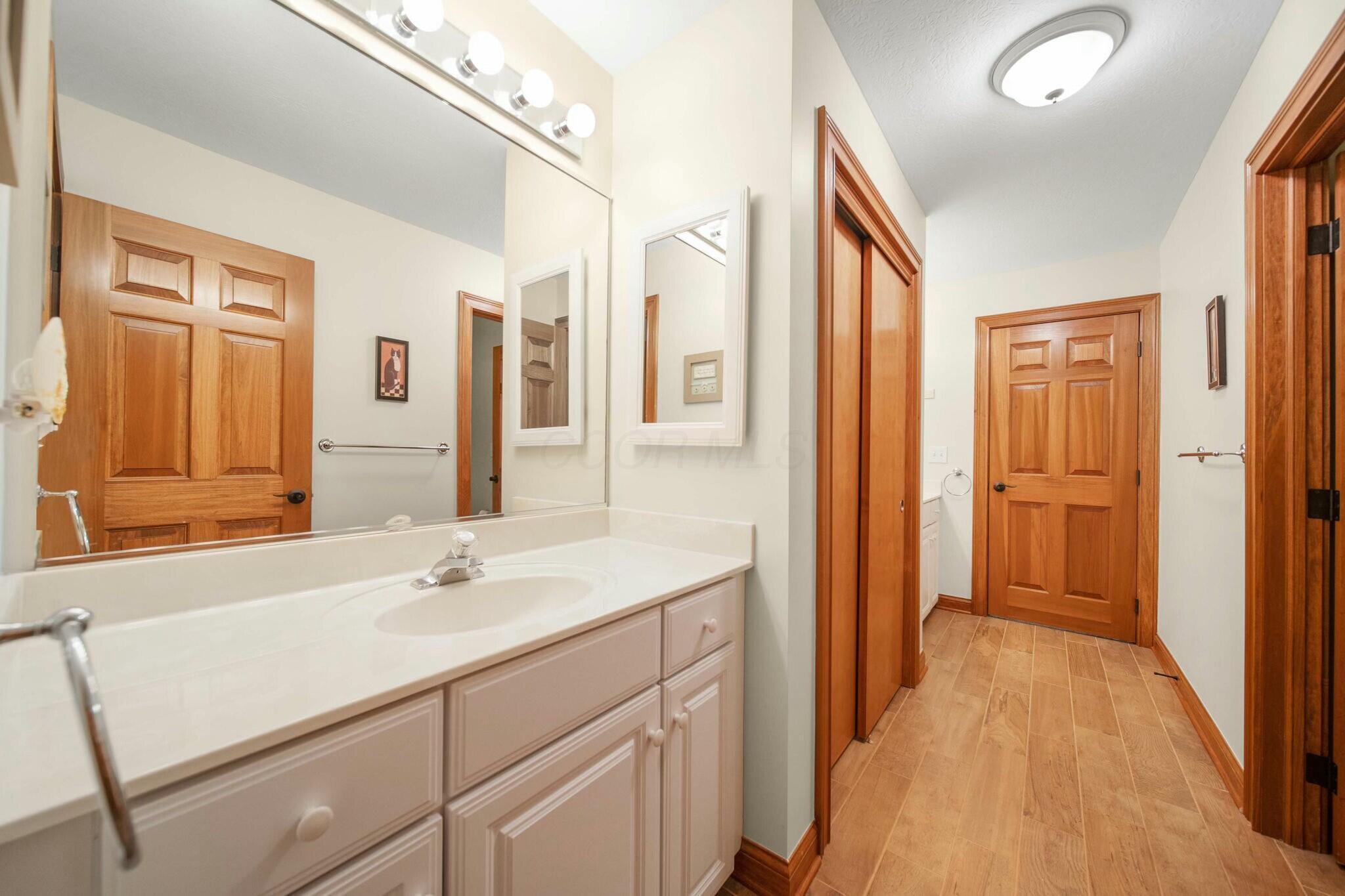 5805 Heritage Lakes Drive, Hilliard, Ohio image 49