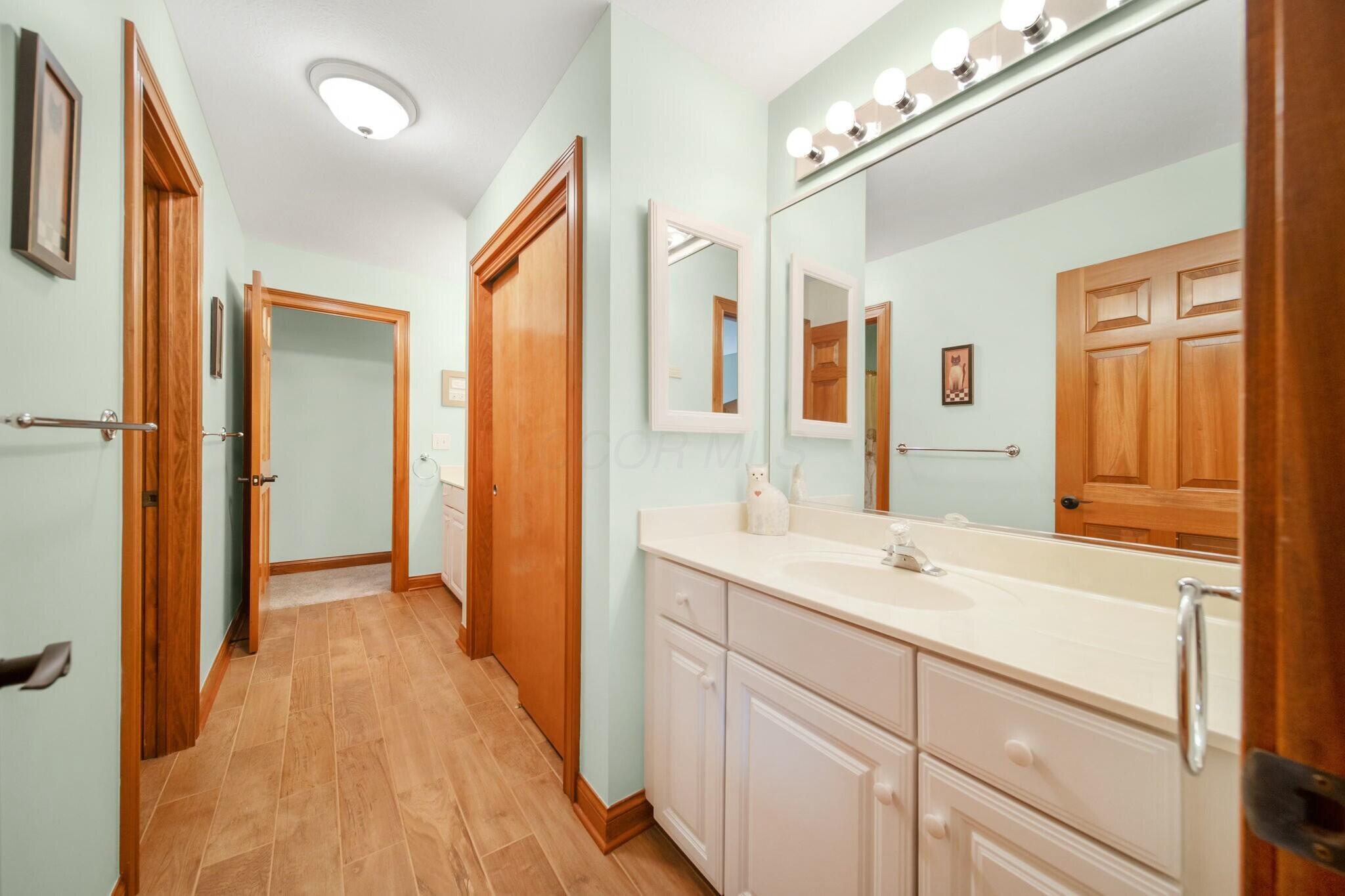 5805 Heritage Lakes Drive, Hilliard, Ohio image 48