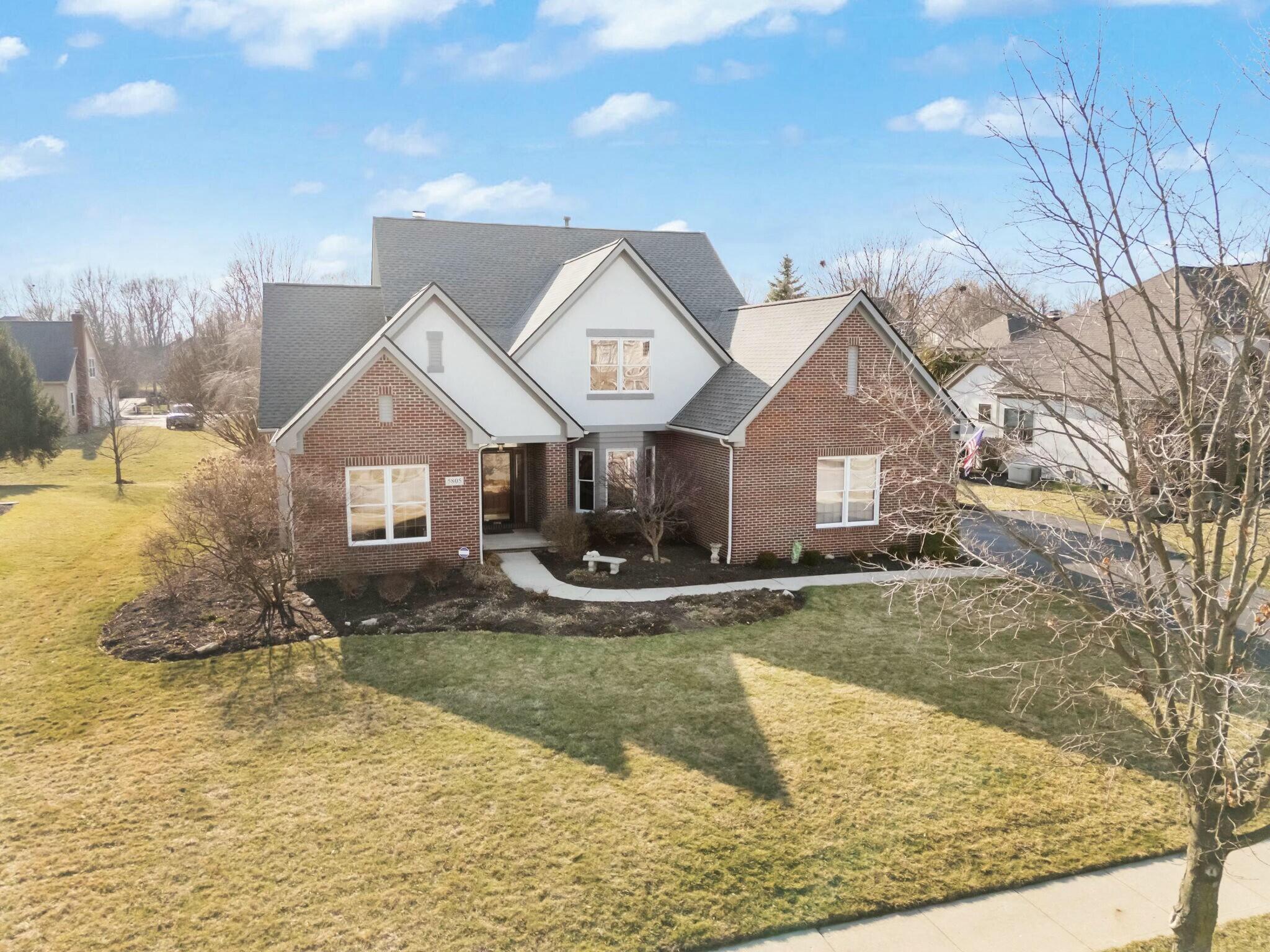5805 Heritage Lakes Drive, Hilliard, Ohio image 1