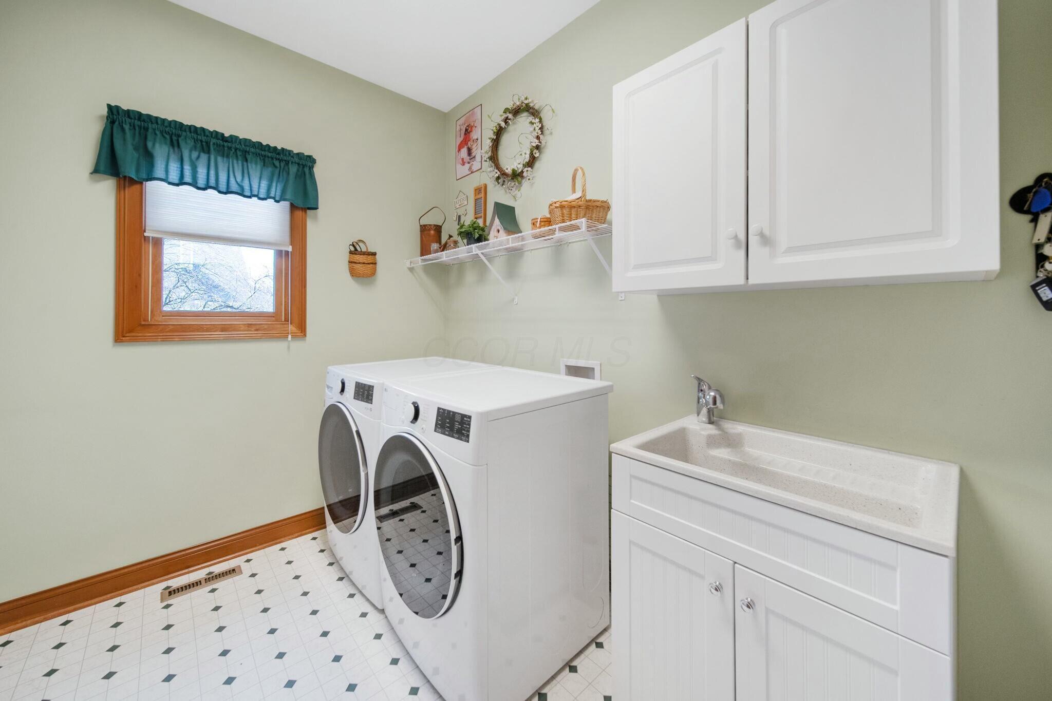 5805 Heritage Lakes Drive, Hilliard, Ohio image 32