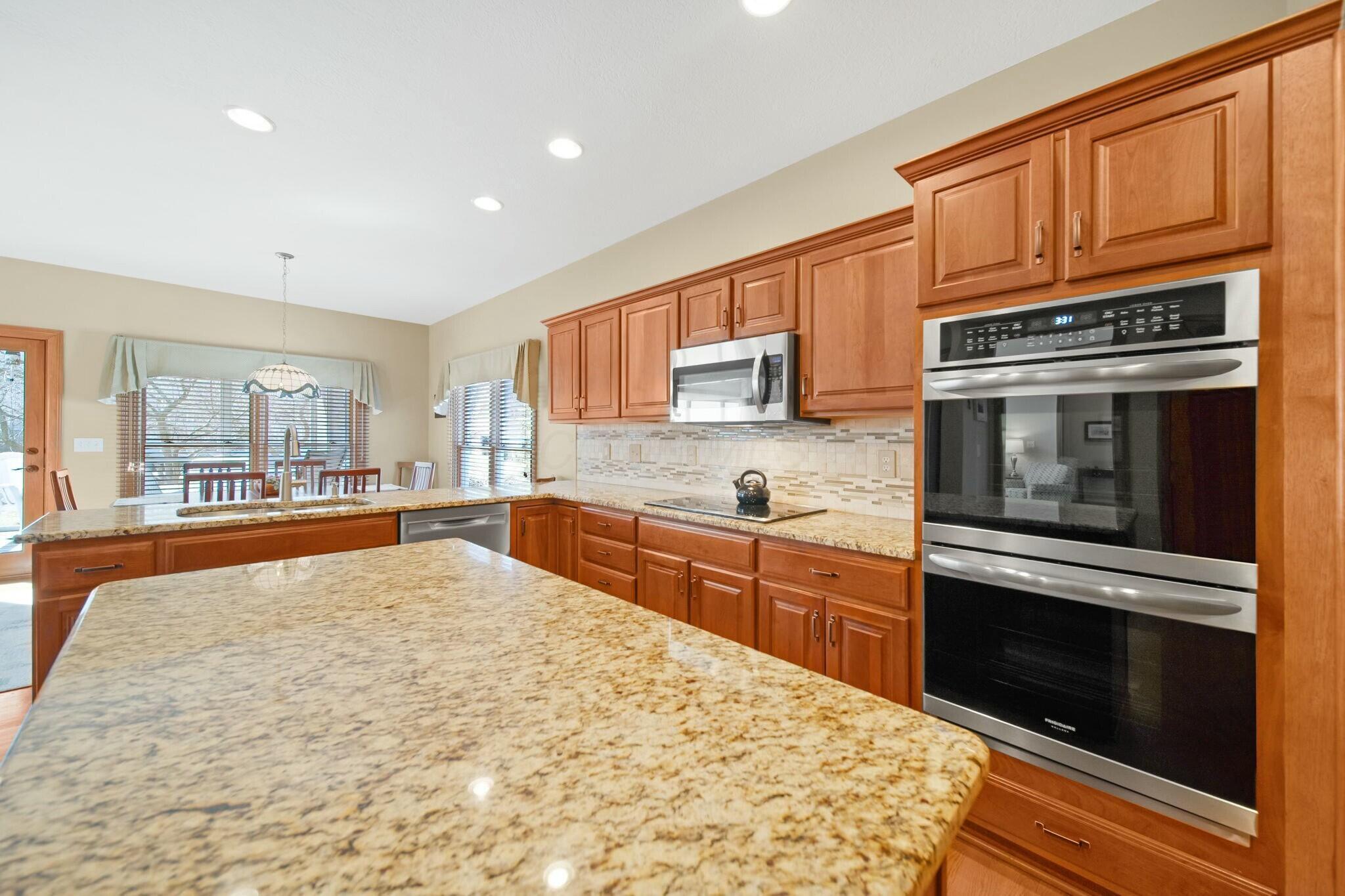 5805 Heritage Lakes Drive, Hilliard, Ohio image 24