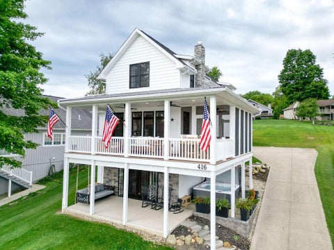 Homes For Sale - 416 Lakeview Heights Drive<br/> Knox County, Howard, OH 43028