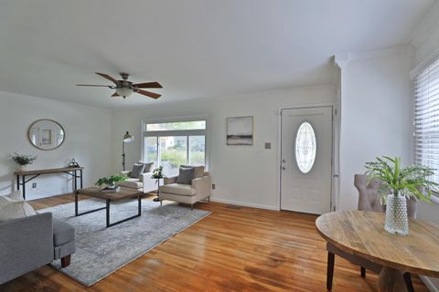 Tiny photo for 512 Park Overlook Drive, Worthington, OH 43085 (MLS # 225040253)