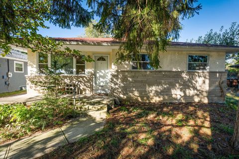 Photo of 3668 Washburn Street, Columbus, OH 43213 (MLS # 225038996)