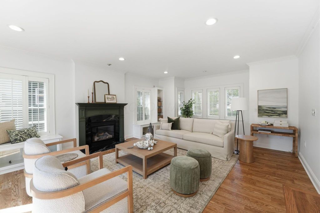 Photo of 1230 Glenn Avenue, Grandview, OH 43212 (MLS # 226014156)