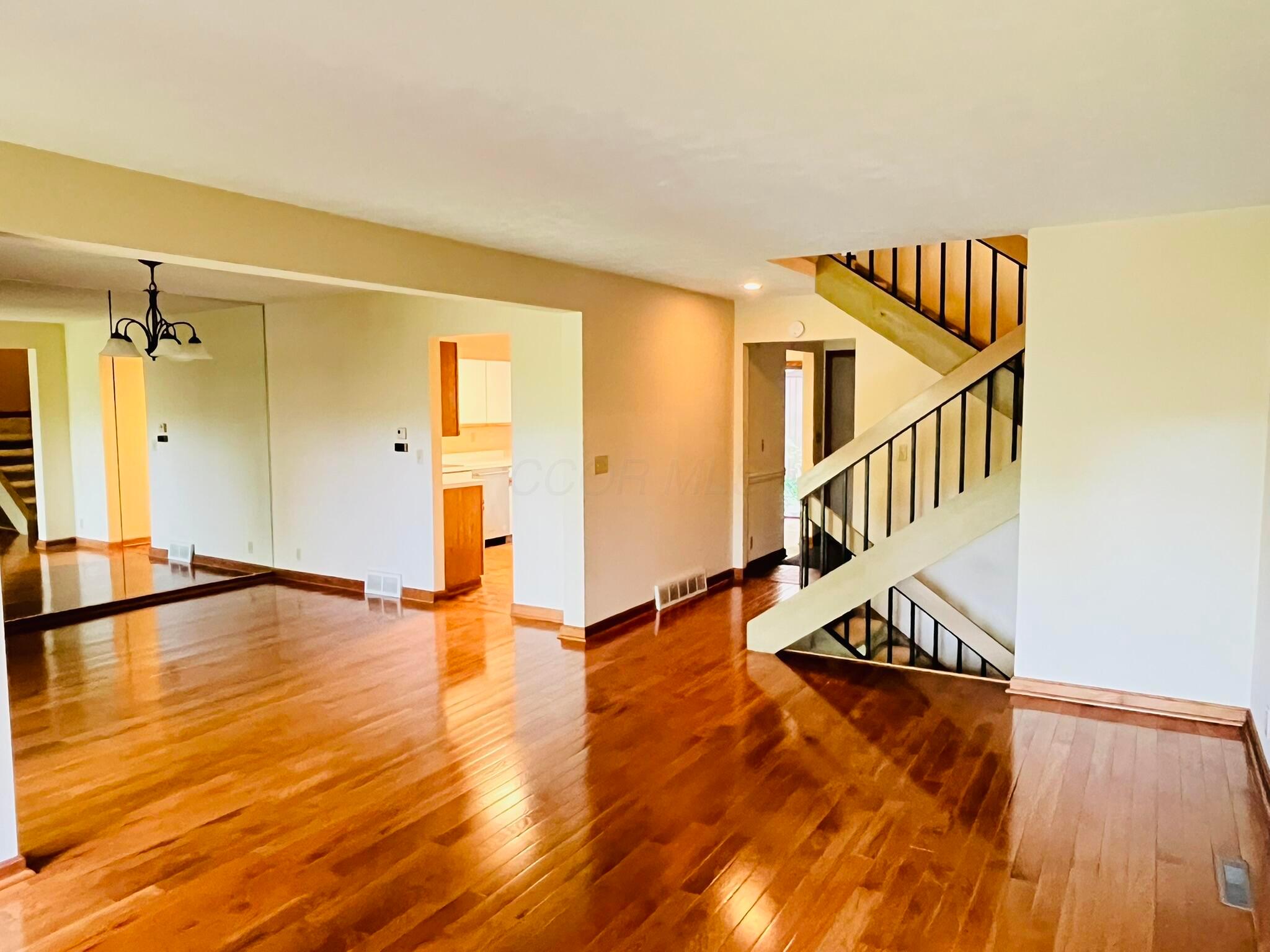 691 Tall Oaks Court, Newark, Ohio image 3