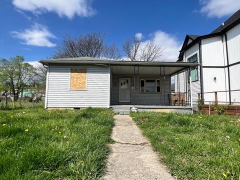 Photo of 237 N 17th Street, Columbus, OH 43203 (MLS # 226011785)
