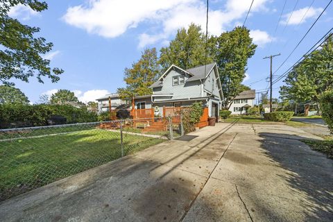 Tiny photo for 221 W Oakwood Avenue, Bucyrus, OH 44820 (MLS # 225037613)