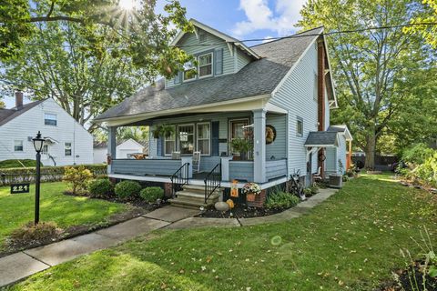 Tiny photo for 221 W Oakwood Avenue, Bucyrus, OH 44820 (MLS # 225037613)